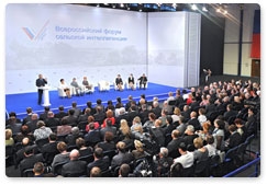 Председатель Правительства России В.В.Путин принял участие в пленарном заседании Всероссийского форума сельской интеллигенции