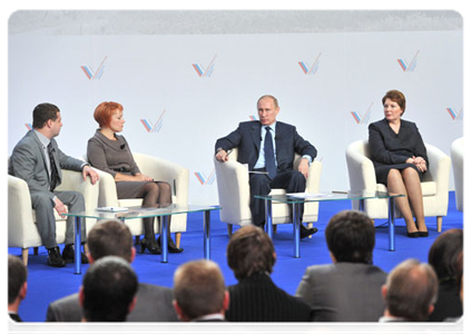 Председатель Правительства Российской Федерации В.В.Путин принял участие в пленарном заседании Всероссийского форума сельской интеллигенции|15 ноября, 2011|20:46