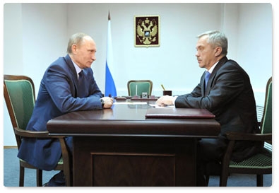 Prime Minister Vladimir Putin meets with Belgorod Region Governor Yevgeny Savchenko