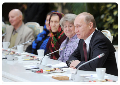 President Dmitry Medvedev and Prime Minister Vladimir Putin meeting with pensioners and veterans in the Grand Kremlin Palace|17 november, 2011|16:16