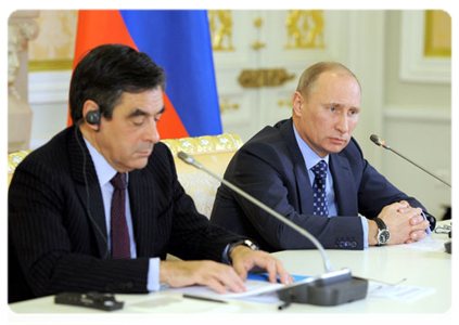 Prime Minister Vladimir Putin and his French counterpart, Francois Fillon, hold joint news conference|18 november, 2011|18:05