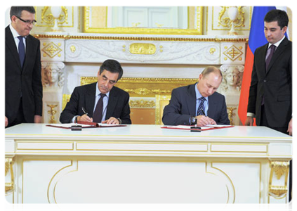 Prime Minister Vladimir Putin and French Prime Minister Francois Fillon signing the final document of the 16th meeting of the Russian-French Commission on Bilateral Cooperation at the level of heads of government, following intergovernmental talks|18 november, 2011|18:24