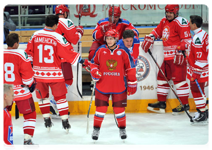 Prime Minister Vladimir Putin during a hockey practice with Russian Ice Hockey Legends|18 november, 2011|22:35