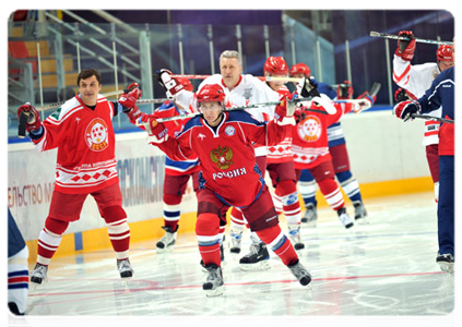 Prime Minister Vladimir Putin during a hockey practice with Russian Ice Hockey Legends|18 november, 2011|22:35
