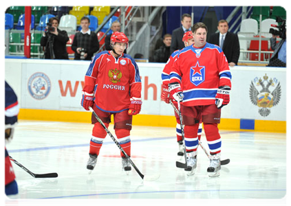 Prime Minister Vladimir Putin during a hockey practice with Russian Ice Hockey Legends|18 november, 2011|22:37