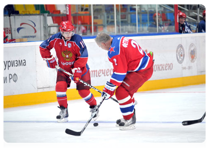 Prime Minister Vladimir Putin during a hockey practice with Russian Ice Hockey Legends|18 november, 2011|22:38
