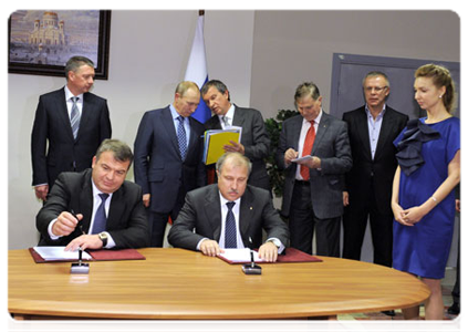 The agreement on the cooperation in the development of the CSKA ice hockey club was signed in the presence of Prime Minister Vladimir Putin|18 november, 2011|23:19