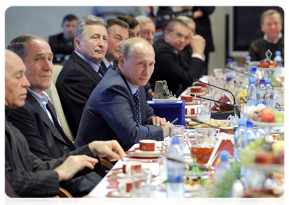Prime Minister Vladimir Putin meets with former national ice hockey players|18 november, 2011|23:34