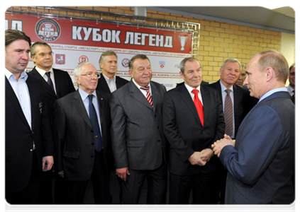 Prime Minister Vladimir Putin meets with former national ice hockey players|18 november, 2011|23:39