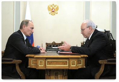 Prime Minister Vladimir Putin meets with Prime Minister of the Republic of Khakassia Viktor Zimin