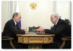 Prime Minister Vladimir Putin meets with Prime Minister of the Republic of Khakassia Viktor Zimin