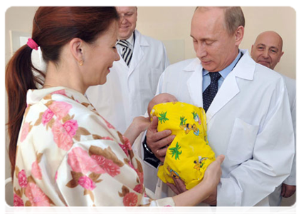 Prime Minister Vladimir Putin at the Regional Perinatal Centre in Kaliningrad. In the early hours of October 31, a baby was born here who is thought to represent the world’s 7-billionth resident|2 november, 2011|18:54