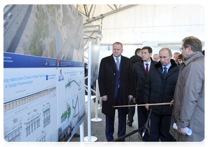 Prime Minister Vladimir Putin visiting the construction site of a bridge across the Staraya and Novaya Pregolya rivers in Kaliningrad|2 november, 2011|18:55