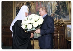 Prime Minister Vladimir Putin congratulates Patriarch Kirill of Moscow and All Russia on his 65th birthday