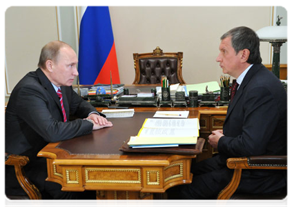 Prime Minister Vladimir Putin meets with Deputy Prime Minister Igor Sechin|21 november, 2011|15:47