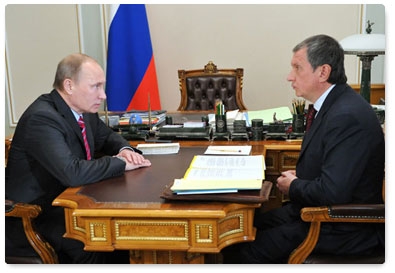 Prime Minister Vladimir Putin meets with Deputy Prime Minister Igor Sechin