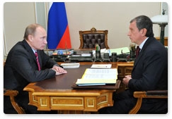 Prime Minister Vladimir Putin meets with Deputy Prime Minister Igor Sechin