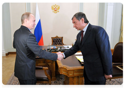 Prime Minister Vladimir Putin meets with Deputy Prime Minister Igor Sechin|21 november, 2011|15:47