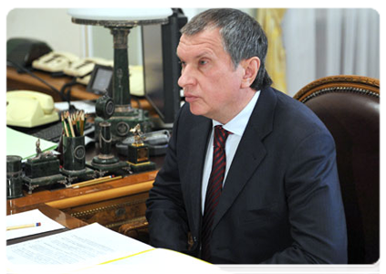 Deputy Prime Minister Igor Sechin at a meeting with Prime Minister Vladimir Putin|21 november, 2011|15:47