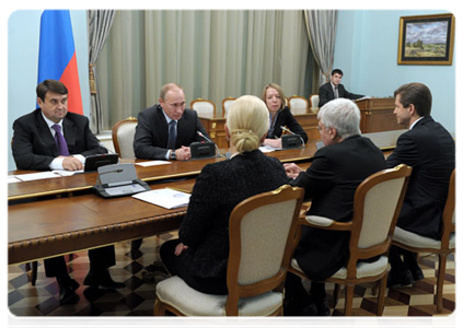 Prime Minister Vladimir Putin meeting with Raymond Benjamin, secretary general of the International Civil Aviation Organization (ICAO)|22 november, 2011|18:50