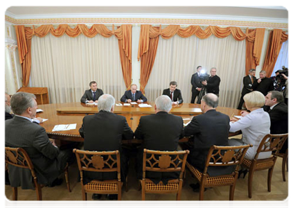 Prime Minister Vladimir Putin meeting with the leaders of the United Russia parliamentary party in the State Duma|24 november, 2011|17:23