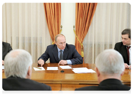 Prime Minister Vladimir Putin meeting with the leaders of the United Russia parliamentary party in the State Duma|24 november, 2011|17:24