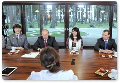 Dmitry Medvedev and Vladimir Putin meet with Women’s Forum participants