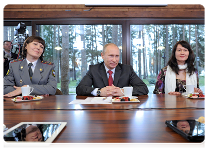 President Dmitry Medvedev and Prime Minister Vladimir Putin meet with Women’s Forum participants|25 november, 2011|15:59