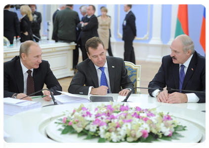 Belarusian President Alexander Lukashenko, President Dmitry Medvedev and Prime Minister Vladimir Putin at a meeting of the Supreme State Council of the Union State of Russia and Belarus|25 november, 2011|20:28