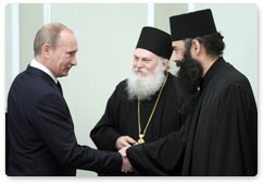 Prime Minister Vladimir Putin and Russian Railways CEO and chairman of St Andrew the First-Called Foundation’s board of trustees Vladimir Yakunin meet with Vatopedi Monastery Archimandrite Ephraim and Monk Nektarios