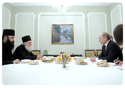 Председатель Правительства Российской Федерации В.В.Путин провёл встречу со священнослужителями афонского Ватопедского монастыря игуменом Ефремом и монахом Нектариосом|26 ноября, 2011|17:13