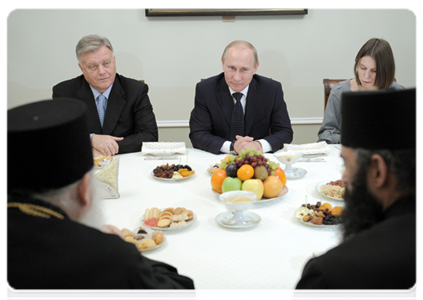 Prime Minister Vladimir Putin and Russian Railways CEO and chairman of St Andrew the First-Called Foundation’s board of trustees Vladimir Yakunin meet with Vatopedi Monastery Archimandrite Ephraim and Monk Nektarios|26 november, 2011|17:14