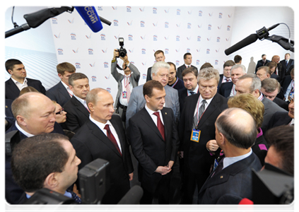 Dmitry Medvedev and Vladimir Putin meet with leaders of regional groups on United Russia’s list of State Duma candidates after United Russia’s party conference|27 november, 2011|18:13
