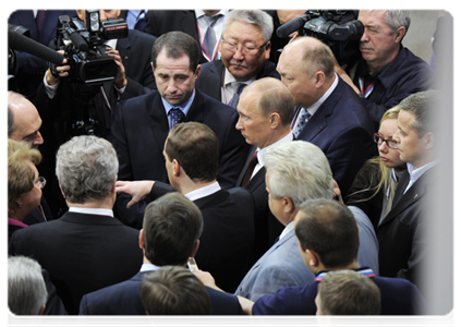 Dmitry Medvedev and Vladimir Putin meet with leaders of regional groups on United Russia’s list of State Duma candidates after United Russia’s party conference|27 november, 2011|18:21