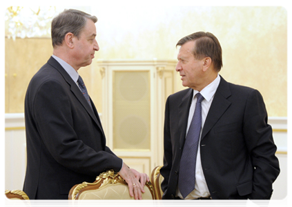 First Deputy Prime Minister Viktor Zubkov and Minister of Culture Alexander Avdeyev at a Government Presidium meeting|29 november, 2011|18:58