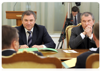 Deputy Prime Minister and Chief of the Government Staff Vyacheslav Volodin and Deputy Prime Minister Igor Sechin at a Government Presidium meeting|29 november, 2011|18:58