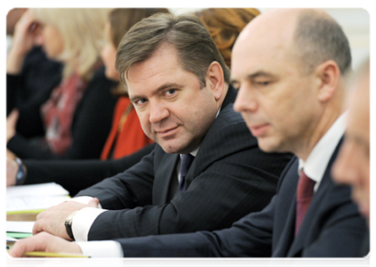 Minister of Energy Sergei Shmatko and Acting Finance Minister Anton Siluanov at a Government Presidium meeting|29 november, 2011|18:59