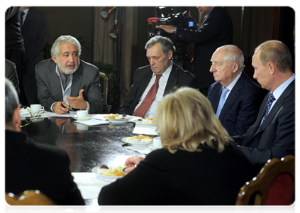 Prime Minister Vladimir Putin meets with artistic directors of theatre companies at Lenkom Theatre|30 november, 2011|16:19