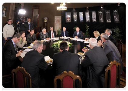 Prime Minister Vladimir Putin meets with artistic directors of theatre companies at Lenkom Theatre|30 november, 2011|16:20