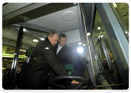 President Dmitry Medvedev and Prime Minister Vladimir Putin visit the Gorky Automobile Plant in Nizhny Novgorod|4 november, 2011|18:40