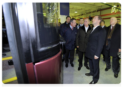 President Dmitry Medvedev and Prime Minister Vladimir Putin visit the Gorky Automobile Plant in Nizhny Novgorod|4 november, 2011|18:40