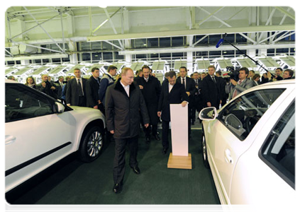 President Dmitry Medvedev and Prime Minister Vladimir Putin visit the Gorky Automobile Plant in Nizhny Novgorod|4 november, 2011|18:40