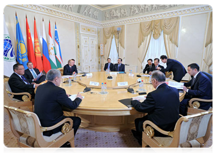 Prime Minister Vladimir Putin participates in a limited attendance meeting of the  SCO member states’ heads of government council|7 november, 2011|14:58