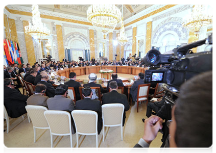 Prime Minister Vladimir Putin takes part in an expanded meeting of the SCO heads of government|7 november, 2011|16:59