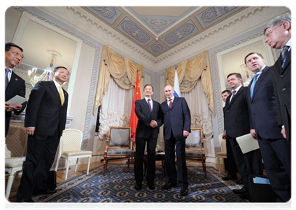 Prime Minister Vladimir Putin meeting with Chinese State Council Premier Wen Jiabao|7 november, 2011|20:12