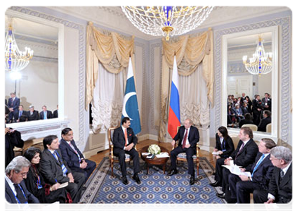 Prime Minister Vladimir Putin meeting with Prime Minister Syed Yousuf Raza Gilani of the Islamic Republic of Pakistan|7 november, 2011|21:03