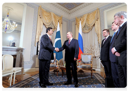 Prime Minister Vladimir Putin meeting with Prime Minister Syed Yousuf Raza Gilani of the Islamic Republic of Pakistan|7 november, 2011|21:03