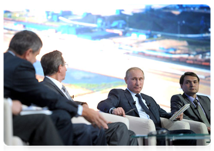 Prime Minister Vladimir Putin at the National Transport Conference plenary session in Novosibirsk|8 november, 2011|16:08