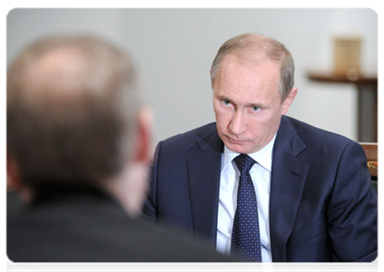 Prime Minister Vladimir Putin meeting with Novosibirsk Region Governor Vasily Yurchenko|8 november, 2011|17:28