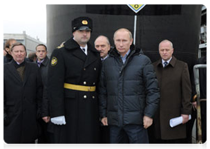 Председатель Правительства Российской Федерации В.В.Путин посетил ОАО «ПО “Севмаш”», где осмотрел атомный подводный крейсер «Александр Невский»|9 ноября, 2011|16:23